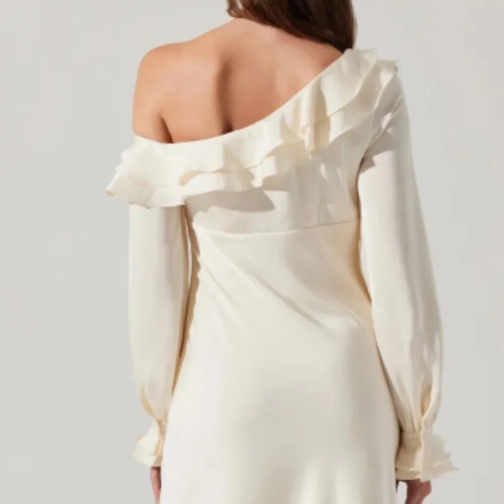 ASTR the Label Coraline Satin Midi Dress - Picture 4 of 5